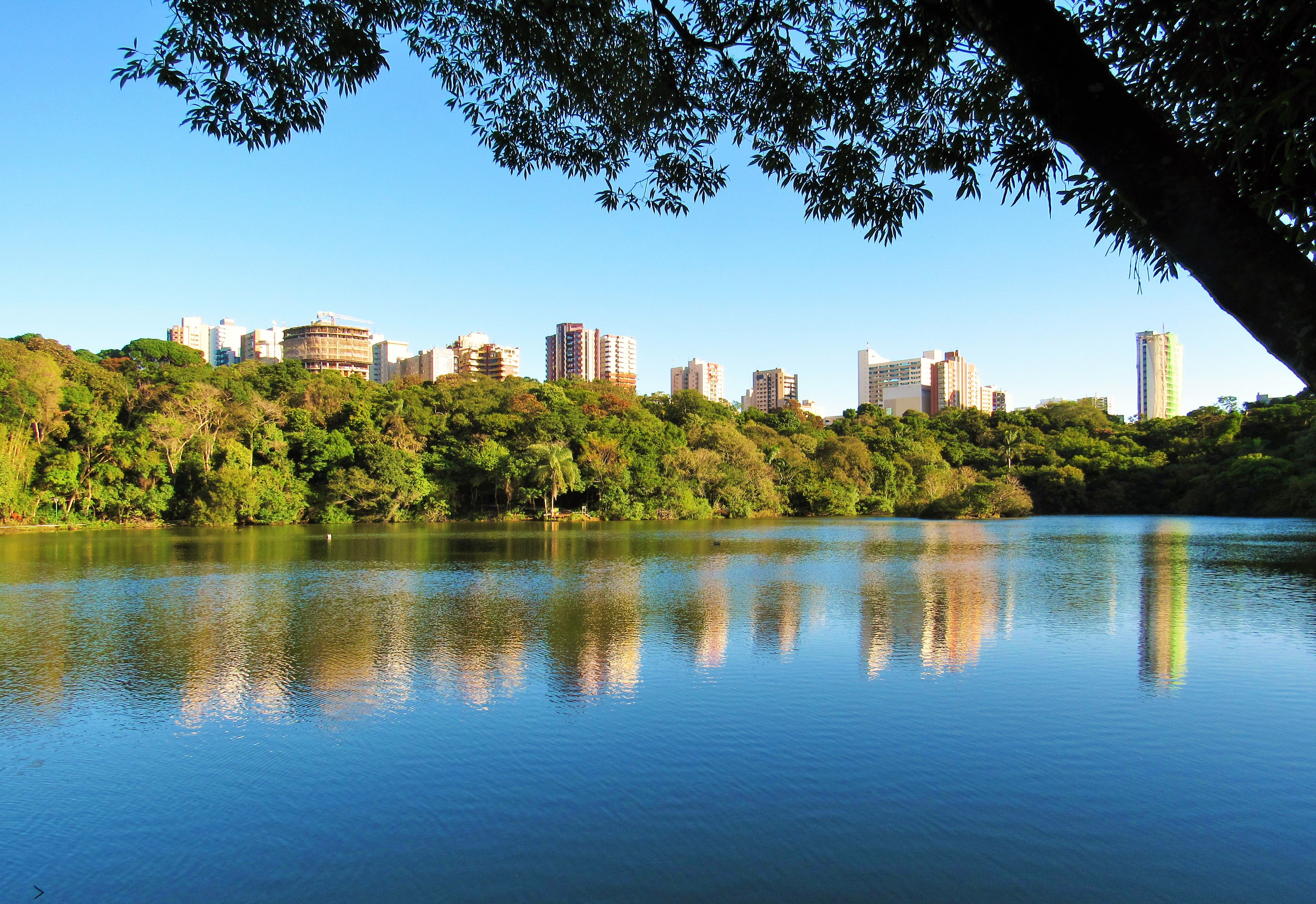 O lago do Parque do Ingá, em Maringá